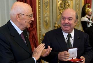 Il Presidente Giorgio Napolitano consegna il Premio &quot;Vittorio De Sica&quot; per il cinema italiano a Lino Banfi