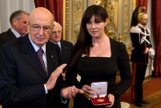 Il Presidente Giorgio Napolitano consegna il Premio &quot;Vittorio De Sica&quot; per il cinema italiano a Monica Bellucci