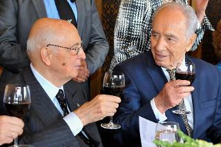 Il Presidente della Repubblica Giorgio Napolitano con Shimon Peres, Presidente dello Stato durante la colazione, in occasione della visita ufficiale nello Stato d'Israele