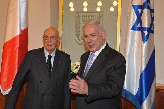 Il Presidente della Repubblica Giorgio Napolitano accolto dal Primo Ministro dello Stato d'Israele Benjiamin Netanyahu