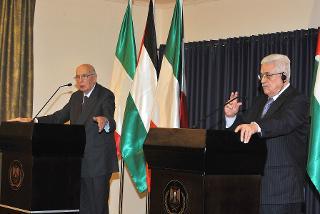Il Presidente Giorgio Napolitano e il Presidente dell'Autorità Nazionale Palestinese, Mahmud Abbas nel corso delle dichiarazioni alla stampa