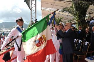 Il Presidente Giorgio Napolitano durante la consegna della Medaglia d'Oro al Merito Civile alla Bandiera di Guerra della Marina Militare in occasione della celebrazione del 93° anniversario della Festa della Marina