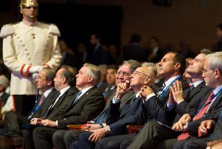 Il Presidente Giorgio Napolitano con a fianco l'On. Rocco Buttiglione (a sinistra) e il Presidente dell'Unione Industriali di Napoli Paolo Graziano, nel corso dell'Assemblea pubblica del'Unione Industriali di Napoli