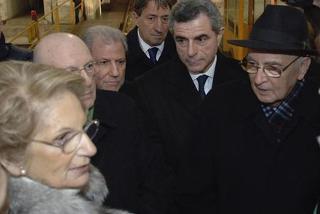 Il Presidente Giorgio Napolitano durante la visita ai binari sotterranei da dove partivano i treni dei deportati in Germania