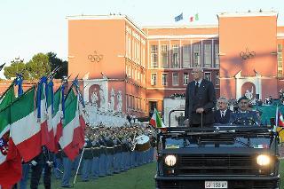 Il Presidente Giorgio Napolitano durante la rassegna dei Reparti schierati con Bandiera e Banda allo Stadio dei Marmi in occasione del 237° Anniversario di Fondazione del Corpo della Guardia di Finanza