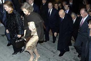 La Signora Clio con la Regina Sofia, seguite dal Re Juan Carlos e dal Presidente della Repubblica Giorgio Napolitano all'arrivo al Museo del Prado per l'inaugurazione della Mostra sul Tintoretto