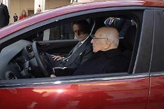 Il Presidente Giorgio Napolitano con Luca Cordero di Montezemolo, Presidente della FIAT, a bordo della nuova Vettura FIAT &quot;Bravo&quot;