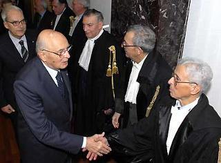 Il Presidente Giorgio Napolitano accompagnato dal Presidente della Corte dei conti Francesco Staderini saluta i Componenti il Collegio delle Sezioni Riunite, in occasione dell'inaugurazione dell'Anno Giudiziario della Corte dei conti per il 2007.