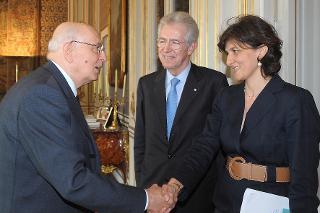 Il Presidente Giorgio Napolitano con la Signora Sylvie Goulard, Presidente del Movimento Europeo per la Francia, accompagnata dal Prof. Mario Monti