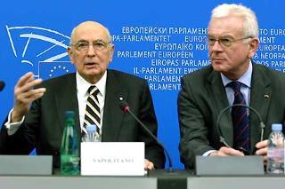 Il Presidente Giorgio Napolitano con Hans-Gert Poettering, Presidente del Parlamento Europeo durante la conferenza stampa