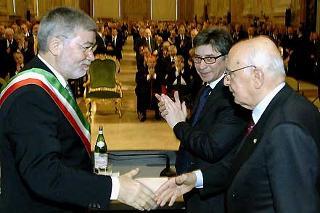 Il Presidente Giorgio Napoliano con Vasco Errani, Presidente della Giunta Regionale e Sergio Cofferati, Sindaco della città al termine del suo intervento
