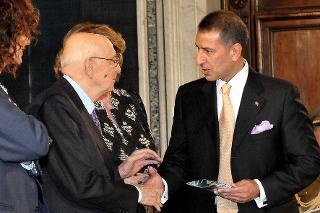 Il Presidente Giorgio Napolitano consegna il Premio Leonardo International 2011 a Rajan Bharti Mittal, Vice Presidente e Amministratore Delegato della &quot;Bharti Enterprise&quot; in occasione della cerimonia per la &quot;Giornata della Qualità Italia&quot;
