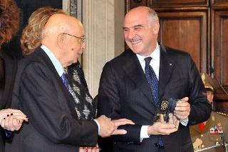 Il Presidente Giorgio Napolitano consegna il Premio Leonardo Qualità Italia 2011 a Maurizio Marinella, Presidente di Eugenio Marinella S.r.l. in occasione della cerimonia per la &quot;Giornata della Qualità Italia&quot;