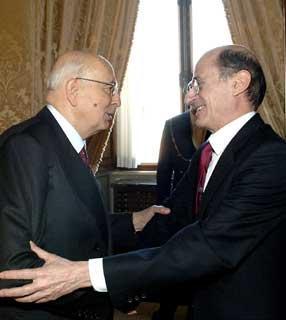 Il Presidente Giorgio Napolitano con Roberto Villetti, Presidente del Gruppo Parlamentare della Camera dei deputati in occasione delle consultazioni