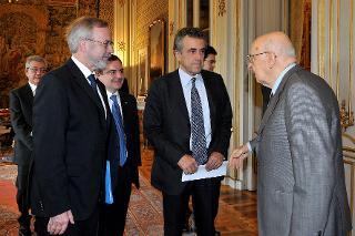 Il Presidente Giorgio Napolitano con il Dott. Werner Hoyer, Presidente della Banca Europea per gli Investimenti, il Dott. Dario Scannapieco, Vice Presidente e il Prof. Fabrizio Barca, Ministro per la Coesione Territoriale