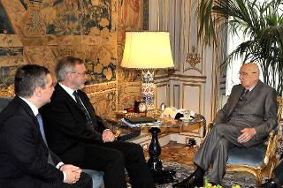 Il Presidente Giorgio Napolitano nel corso dell'incontro con il Dott. Werner Hoyer e il Dott. Dario Scannapieco, rispettivamente Presidente e Vice Presidente della Banca Europea per gli Investimenti durante i colloqui