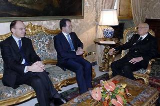 Il Presidente Giorgio Napolitano con Romano Prodi ed Enrico Letta.