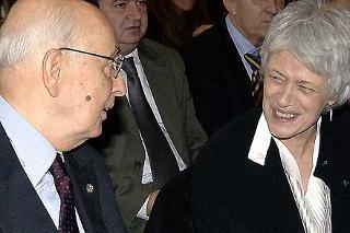 Il Presidente Giorgio Napolitano con Barbara Spinelli, figlia di Altiero, in occasione del Convegno sul tema &quot;Una Costituzione per l'Europa. Attualità del Progetto Politico di Altiero Spinelli&quot;