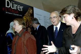 Il Presidente Giorgio Napolitano con la moglie Clio, accompagnato da Rossana Rummo, Direttore generale dell'Azienda Speciale Palaexpo, durante la visita alla Mostra &quot;Durer e l'Italia&quot;