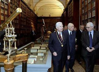 Il Presidente Giorgio Napolitano con il Rettore dell'Università degli Studi, Ugo Calzolari, durante la visita all'Ateneo