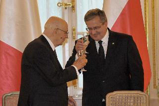 Brindisi tra il Presidente Italiana Giorgio Napolitano e il Presidente della Repubblica di Polonia Bronislaw Komorowski in occasione della visita di Stato nella Repubblica di Polonia