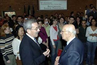 Il Presidente Giorgio Napolitano con Kenneth H. Keller, Direttore dell'Università Johns Hopkins, durante la visita alla sede della Facoltà di Giurisprudenza