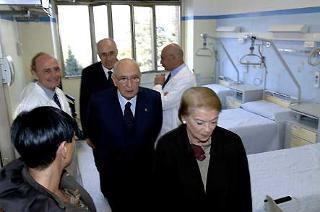 Il Presidente Giorgio Napolitano con la moglie Clio visita il nuovo reparto di Pedriatria Ortopedica dell'Istituto Rizzoli