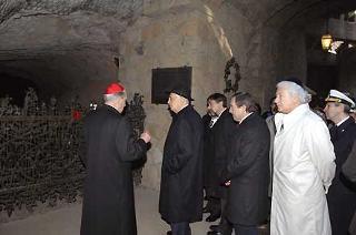 Il Presidente Giorgio Napolitano durante la visita al Sacrario, in occasione della cerimonia commemorativa del 63° anniversario dell'eccidio