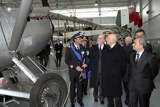 Il Presidente Giorgio Napolitano durante la visita al Museo storico dell'Aeronautica Militare, in occasione della celebrazione dell'84° anniversario di fondazione
