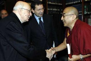 Il Presidente Giorgio Napolitano con Lama Thamthog Rinpoche Ghese Lharampa, Direttore Spirituale del Centro Rabten Che Pelling,in occasione del Convegno Internazionale &quot;Le Direttive anticipate di volontà sui trattamenti sanitari&quot;