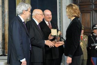 Il Presidente Giorgio Napolitano durante la consegna dell'insegna di Cavalieri del Lavoro a Brunella Malvicino, Informatica Piemonte