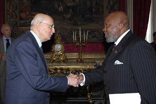 Il Presidente Giorgio Napolitano accoglie il Signor Dennis Francis, nuovo Ambasciatore della Repubblica di Trinidad e Tobago, in occasione della presentazione delle Lettere Credenziali