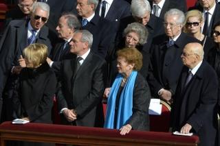 Il Presidente Giorgio Napolitano e la Signora Clio assistono alla celebrazione eucaristica per l'inizio del Ministero Petrino del Vescovo di Roma
