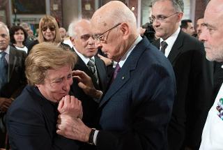 Il Presidente Giorgio Napolitano con la signora Concetta, mamma del Maggiore Giuseppe La Rosa, caduto in Afghanistan