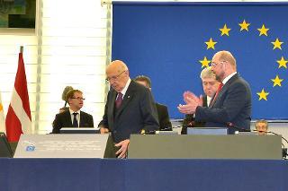 Il Presidente Giorgio Napolitano accompagnato da Martin Schulz, Presidente del Parlamento Europeo entra nell'Emiciclo per la seduta solenne del Parlamento Europeo