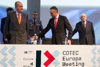 Il Presidente Giorgio Napolitano con il Presidente della Repubblica Portoghese Anibal Cavaco Silva e il Re di Spagna Juan Carlos in occasione del IX Simposio Cotec Europa