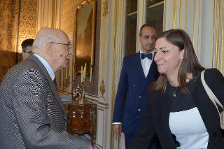 Il Presidente Giorgio Napolitano con Anna Ascani, Presidente dell'Intergruppo dei Giovani Parlamentari in occasione dell'incontro al Quirinale