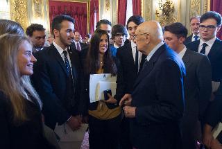 Il Presidente Giorgio Napolitano con i nuovi Alfieri del Lavoro