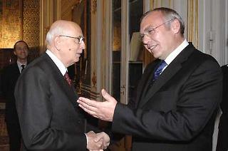 Il Presidente Giorgio Napolitano accoglie il Signor Alfred Gusenbauer, Cancelliere Federale austriaco, in occasione dell'incontro al Quirinale