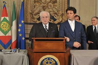 Il Presidente Emerito della Repubblica Senatore Prof. Francesco Cossiga dopo i colloqui con il Presidente Giorgio Napolitano in occasione delle consultazioni
