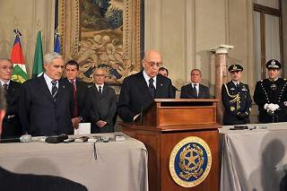 Il Presidente Giorgio Napolitano con il Presidente del Senato Franco Marini, durante le comunicazioni ai giornalisti