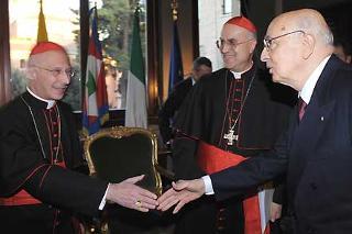 Il Presidente Giorgio Napolitano saluta il Cardinale Angelo Bagnasco, Presidente della CEI e Arcivescovo di Genova, al centro il Segretario di Stato di Sua Santità il Cardinale Tarcisio Bertone in occasione della ricorrenza dei Patti Lateranensi e dell'Accordo di Revisione del Concordato