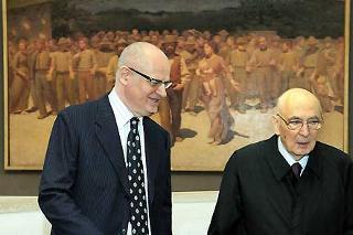 Il Presidente Giorgio Napolitano, accanto uno dei curatori della Mostra sull'Ottocento, Fernando Mazzocca, durante la visita. Sullo sfondo l'Opera di Giuseppe Pellizza da Volpedo &quot;Il Quarto Stato&quot;