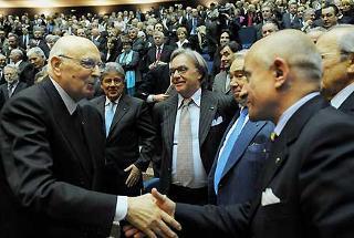 Il Presidente Giorgio Napolitano, nella foto con gli industriali Gozzini Della Valle e Pieralisi al termine del suo indirizzo di saluto ai presenti nell'Aula Magna dell'Università