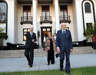 Il Presidente Giorgio Napolitano con la moglie Clio, accompagnato dall'Ambasciatore Paolo Casardi, durante la inaugurazione delle nuove strutture diplomatico-consolari dell'Ambasciata d'Italia.
