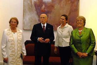 Il Presidente Giorgio Napolitano e la moglie Clio, con il Presidente della Repubblica del Cile Michelle Bachelet, poco prima del pranzo di Stato.