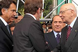 Il Presidente Giorgio Napolitano con il Presidente del Consiglio Silvio Berlusconi, il Capo della Polizia Antonio Manganelli, il Ministro dell'Interno Roberto Maroni al termine della rassegna per il 156°anniversario di fondazione della Polizia di Stato
