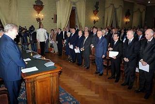 Il Presidente Giorgio Napolitano con i componenti l'Adunanza dell'Accademia dei Lincei, in raccoglimento per ricordare i fatti di Mineo in Sicilia, in occasione della chiusura dell'Anno Accademico.