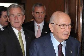 Il Presidente Giorgio Napolitano con il Presidente degli Stati Uniti d'America George W. Bush e l'Amb. Ronald Spogli.