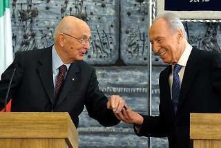 I Presidenti della Repubblica Italiana Giorgio Napolitano e dello Stato d'Israele Shimon Peres al termine delle dichiarazioni alla stampa